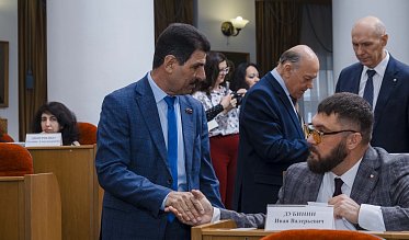 Евгений Солнцев впервые отчитался перед депутатами Заксобрания